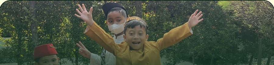 Siswa KB-TKIT Al Ihsan bermain ceria di taman
