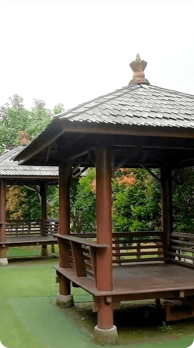 Gazebo di area taman Yayasan Al Ihsan Kebagusan